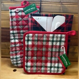Taste of Home Holiday Cookbook + Pot Holders Gift Set